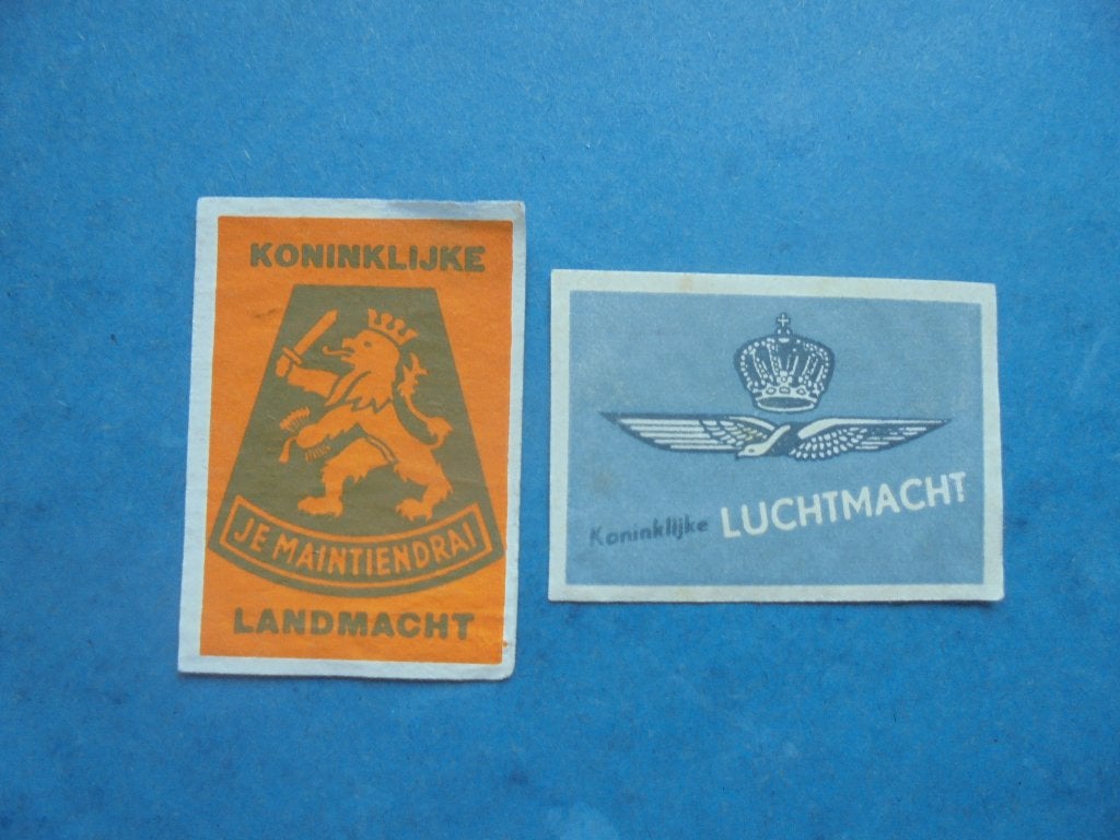 2 oude lucifermerken Koninklijke Landmacht / Luchtmacht, Verzamelen, Ophalen of Verzenden, Zo goed als nieuw, Luciferdoosjes of -merken