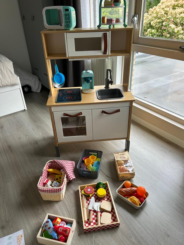 IKEA Speelkeukentje met accessoires - gepimte versie, Ophalen, Zo goed als nieuw, Hout, Speelkeuken