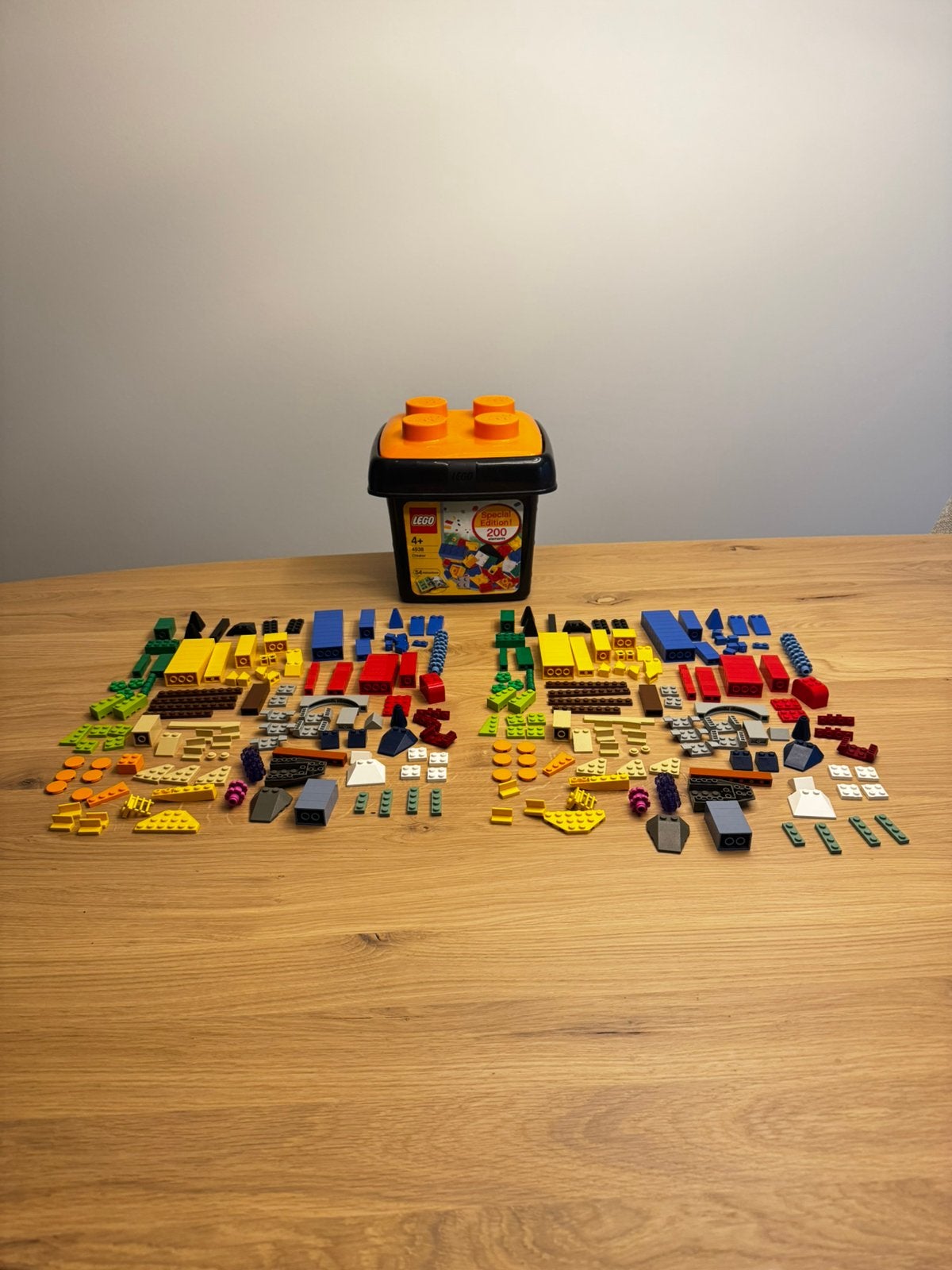 LEGO Special Edition 200 piece Bucket (2x onderdelen), Lego, Ophalen of Verzenden, Zo goed als nieuw, LEGOLAND