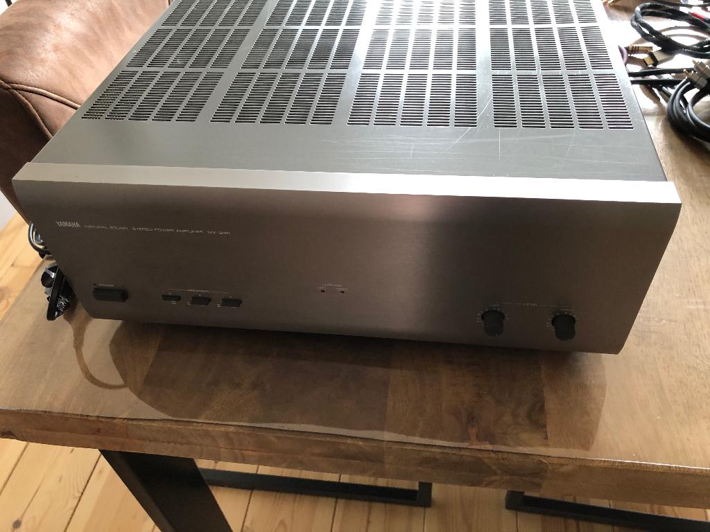 YAMAHA EINDVERSTERKER MX830KRACHTPATSER TOT 2,OHM ZIE FOTO,S, Ophalen, Yamaha, Zo goed als nieuw, 120 watt of meer