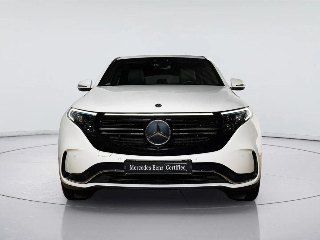 Mercedes-Benz EQC 400 4MATIC AMG Line 80 kWh | Trekhaak, Auto's, Mercedes-Benz, Automaat, 80 kWh, Leder en Stof, Wit