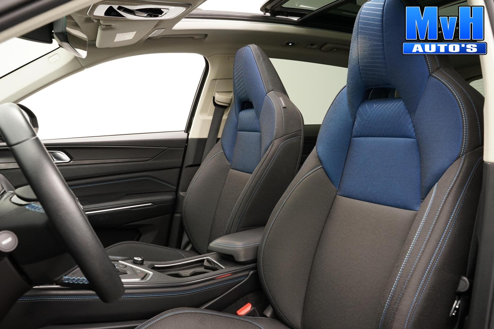 Lynk & Co 01 1.5 PHEV|262PK|360°CAM|PANO|SOH.91%, Auto's, Stof, Met garantie (alle), Automatische klimaatregeling, Zwart