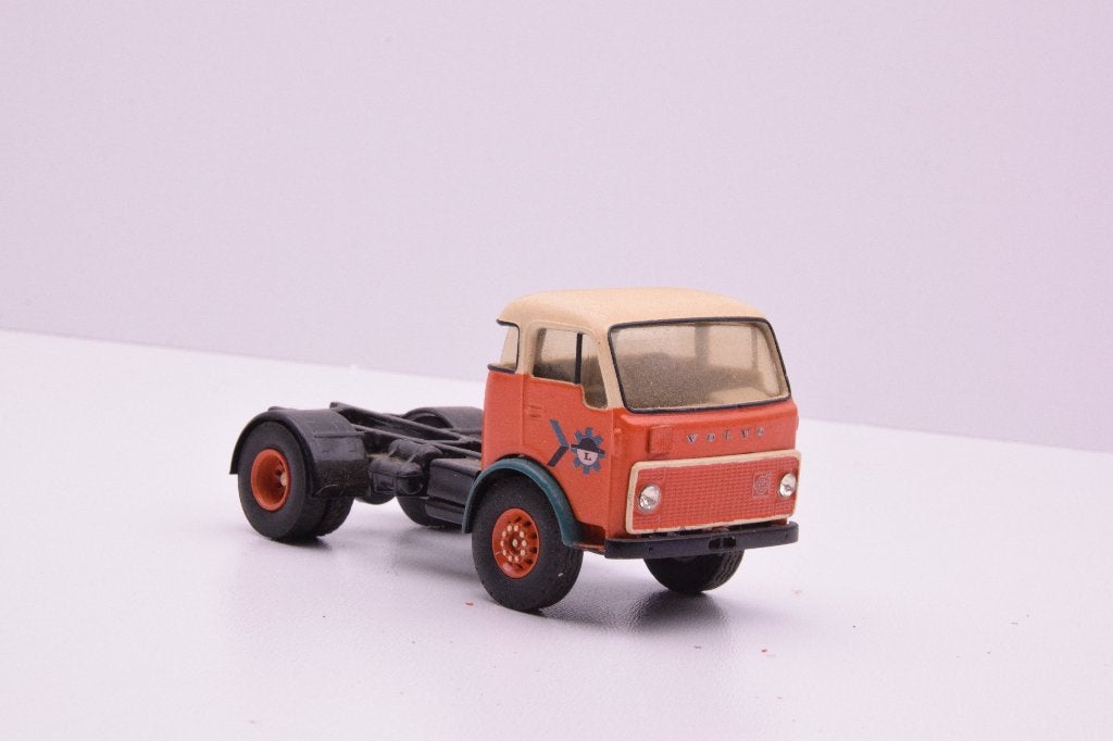Volvo F86  '' Lommerts  ''  Kit Model '', Hobby en Vrije tijd, Modelauto's | 1:50, Ophalen of Verzenden, Gebruikt, Bus of Vrachtwagen