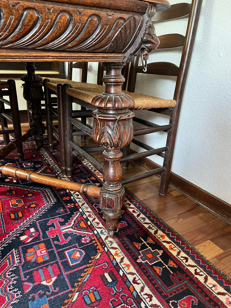 Antieke eettafel met houtsnijwerk en 4 stoelen, Ophalen
