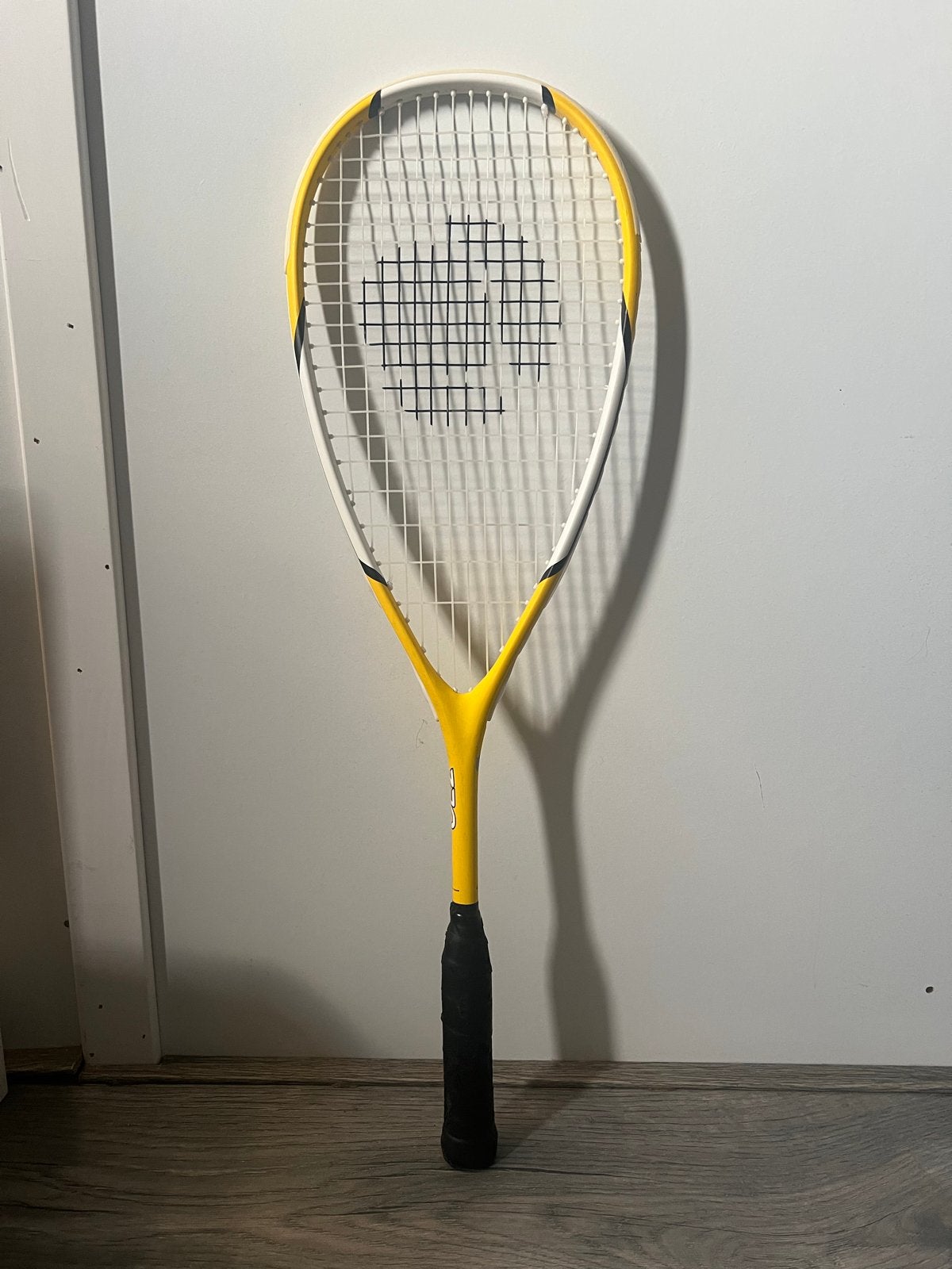 Squash racket - Geel/Wit, Sport en Fitness, Squash, Zo goed als nieuw, Racket, Ophalen of Verzenden