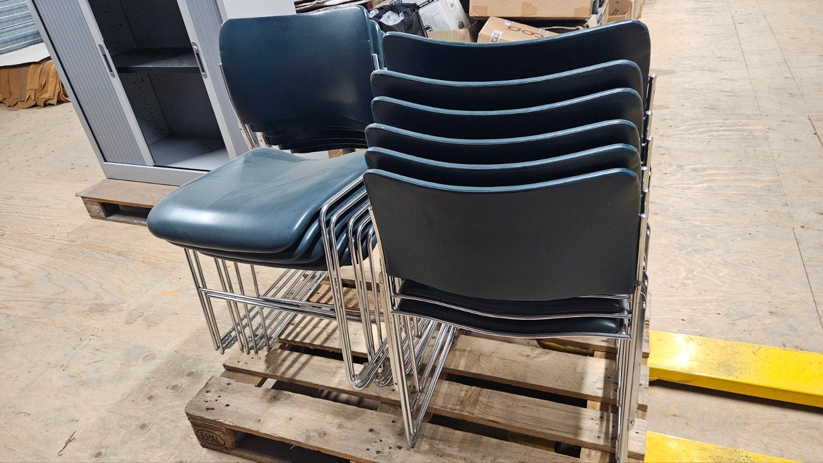 12 stuks stapel stoelen - kantine stoelen, Ophalen, Gebruikt, Vijf, Zes of meer stoelen