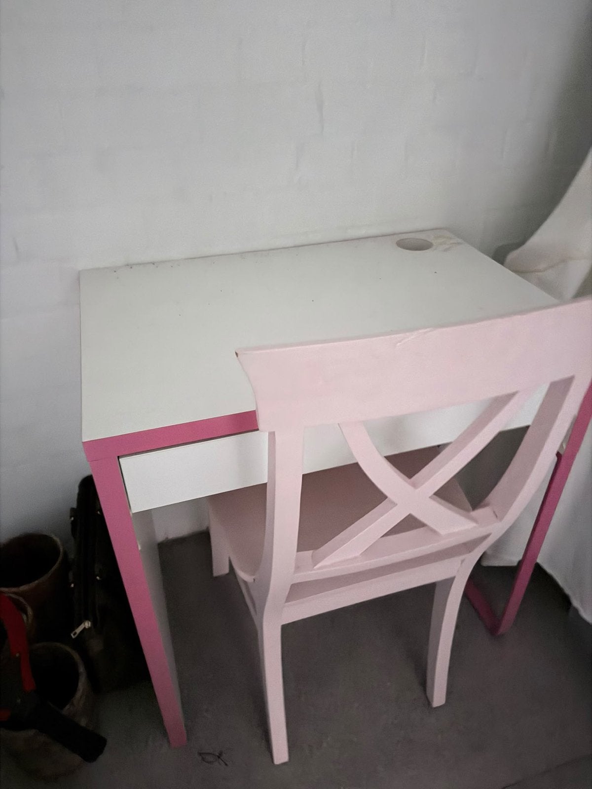 Klein bureau met stoel - Roze/Wit (73x50 cm), Huis en Inrichting, Ophalen, Gebruikt, Met lades, Wit