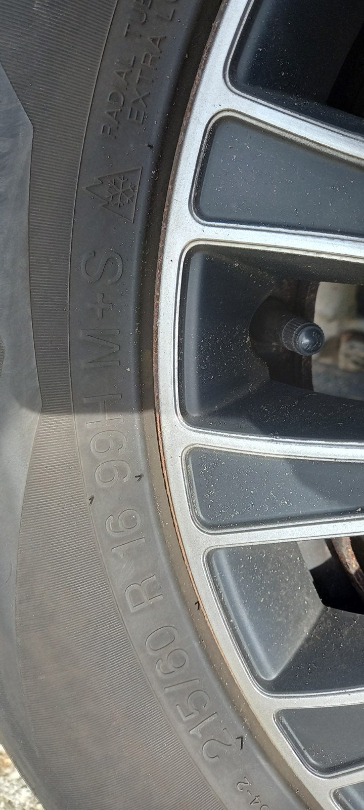 4 Stalen wintervelgen met band 215/60 R16 en sierdop, Auto-onderdelen, Ophalen of Verzenden, Gebruikt