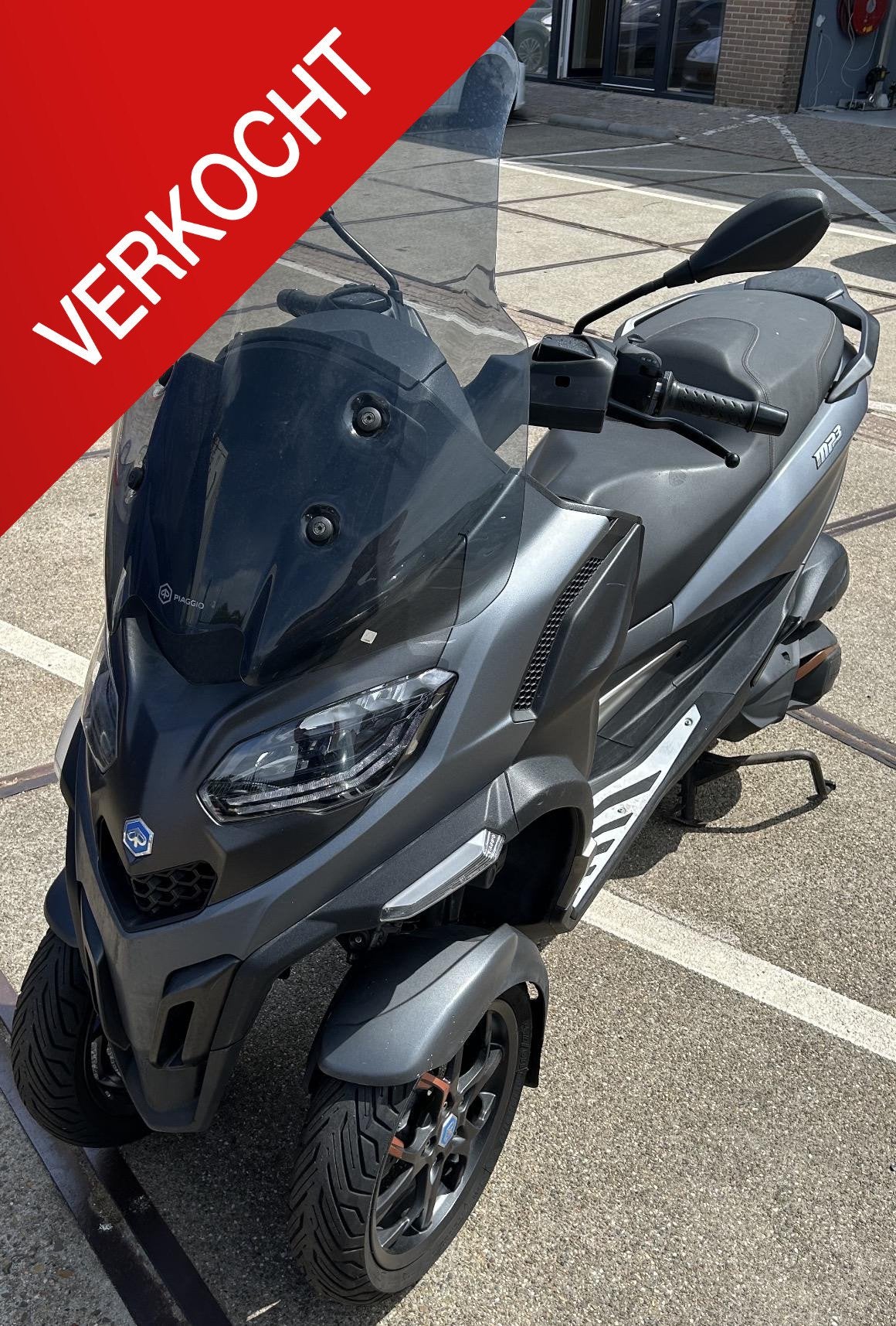 Piaggio MP3 530 HPE 2022 Exclusive ABS ASR Achteruit Autorij, Auto's, Stof, Gebruikt, Overige carrosserieën, Overige brandstoffen