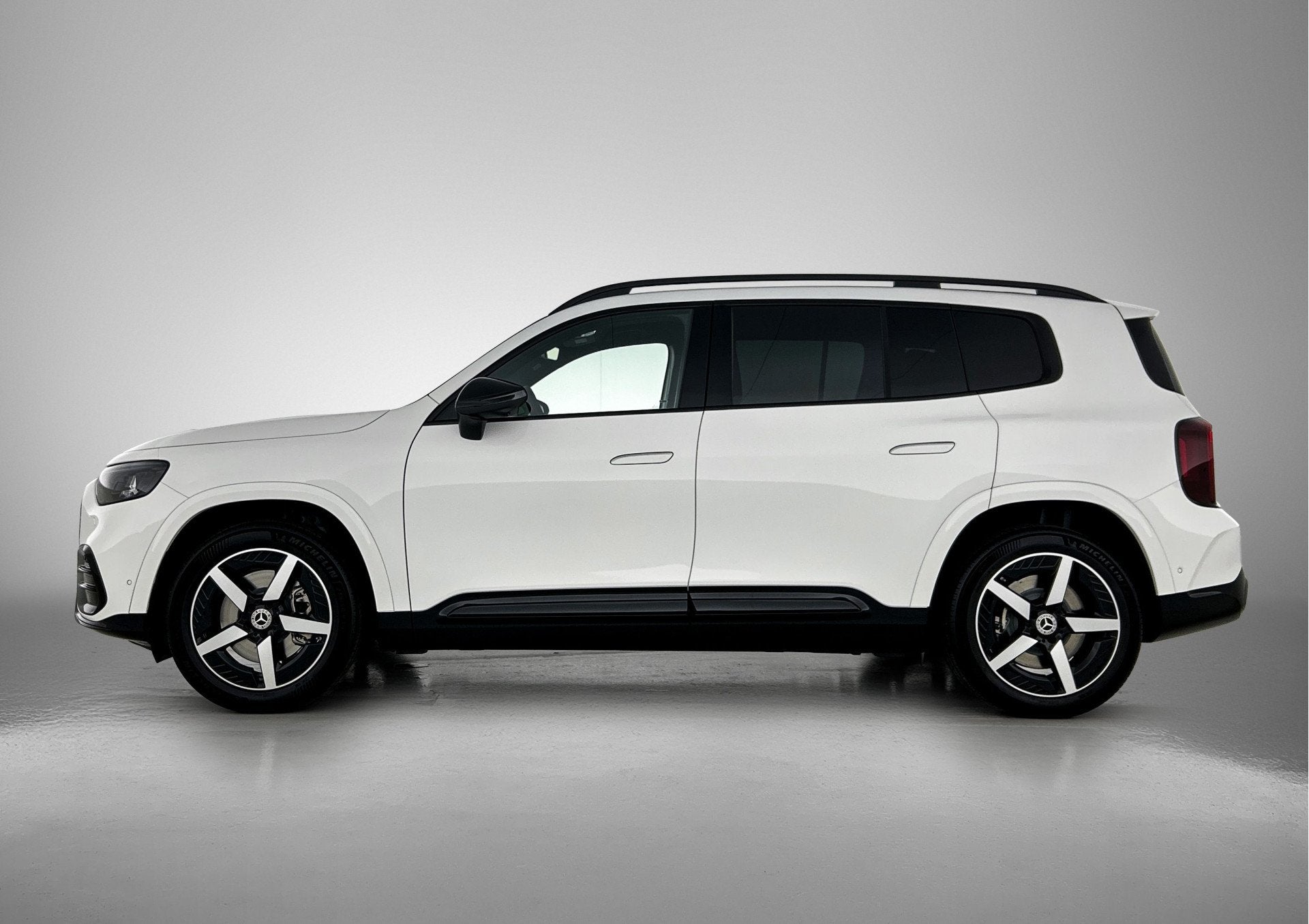 Mercedes-Benz GLB 250+ Business Solution AMG 7p. 85.5 kWh |, Automaat, Achterwielaandrijving, Zwart, 7 stoelen