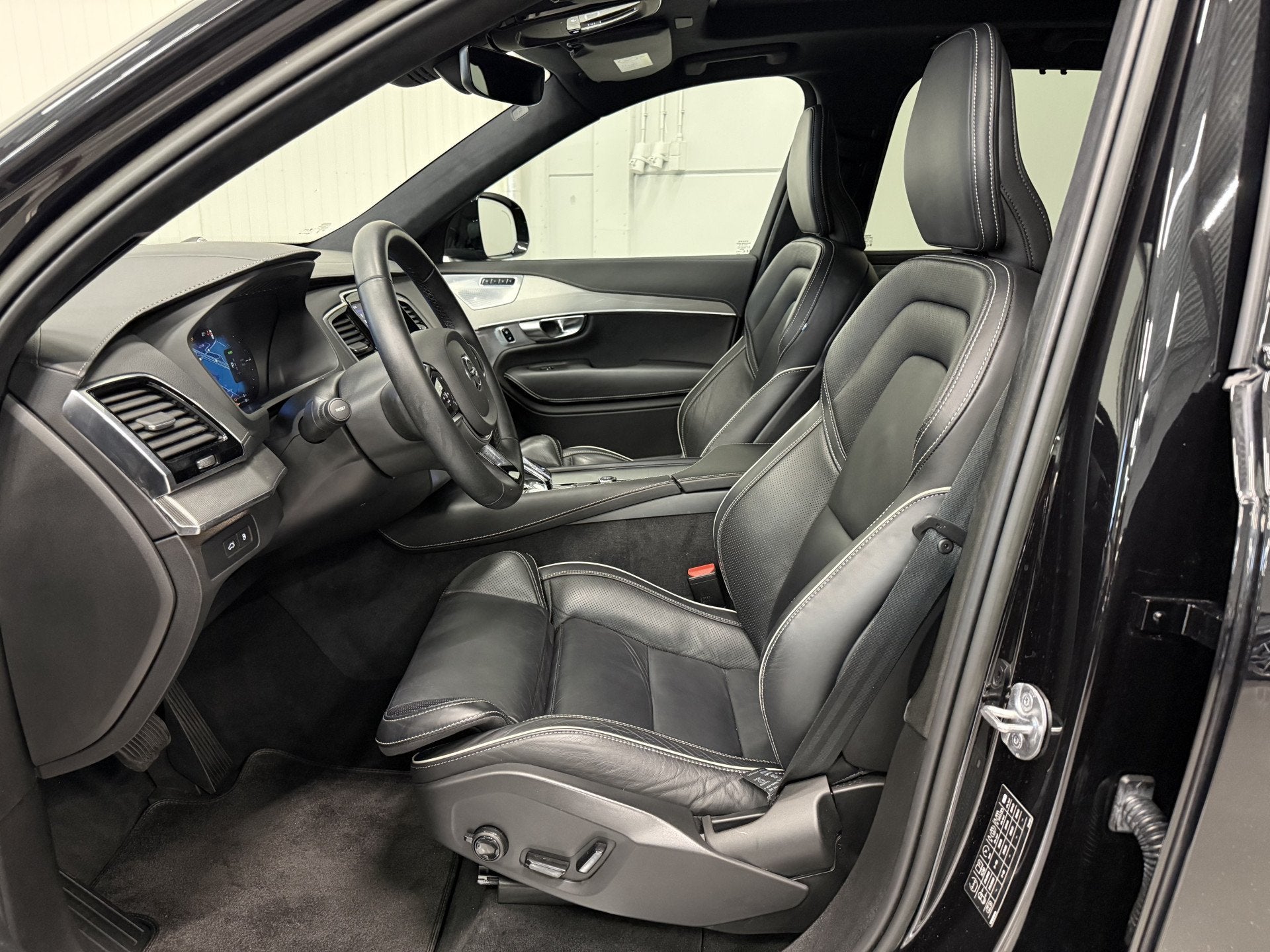 Foto 13 van Volvo XC90 T8 Recharge AWD R-Design PANO/B&W/TREKHAAK/360CAM