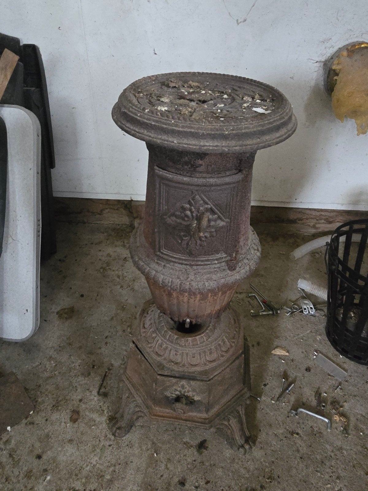 Antieke gietijzeren kachel - Decoratief, Ophalen, Gebruikt, Houtkachel, Vrijstaand