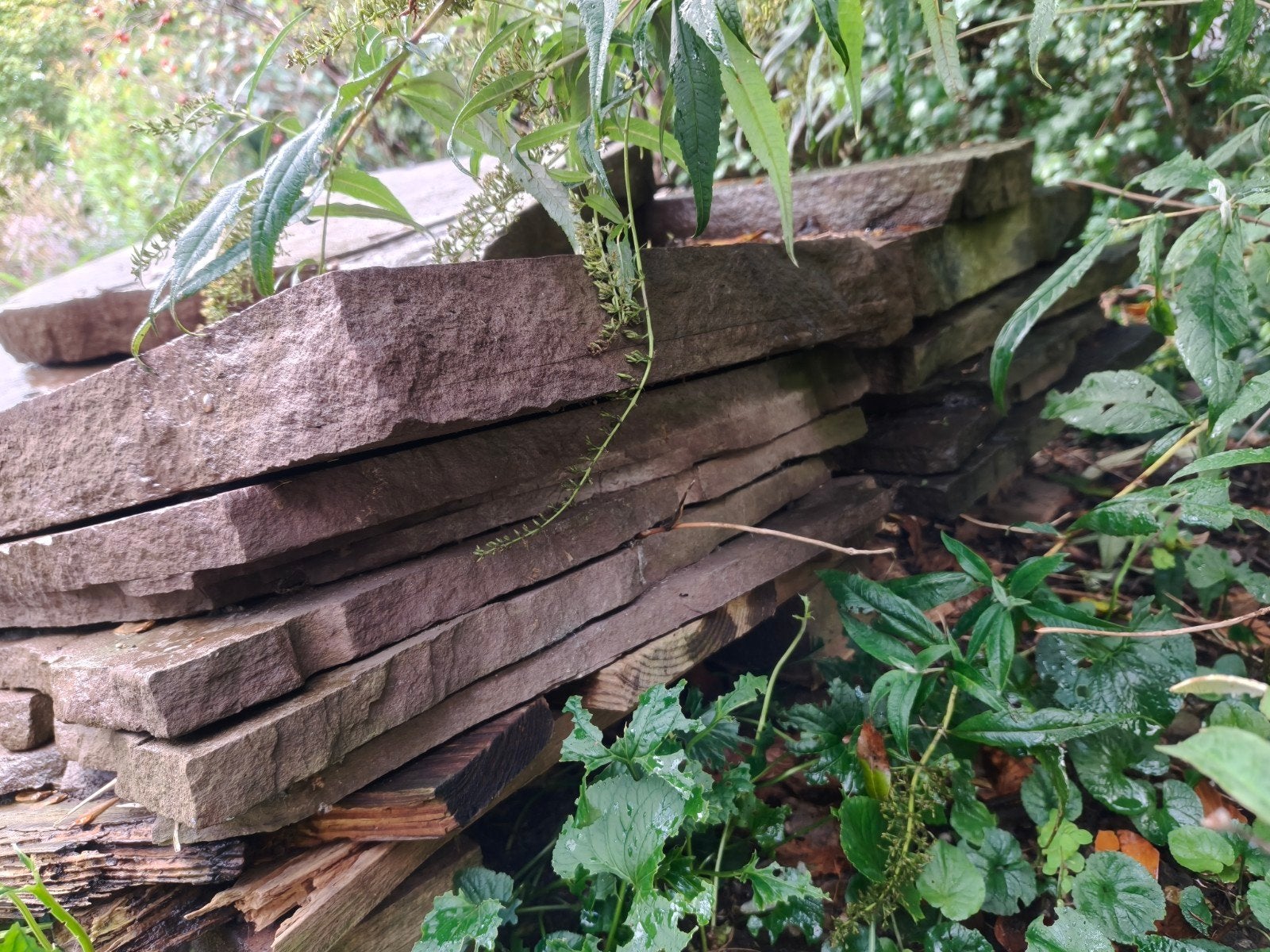 Rode zandsteen flagstones (bontzandsteen) - ca. 25 stuks, Tuin en Terras, Ophalen, Gebruikt, Overige typen, Natuursteen