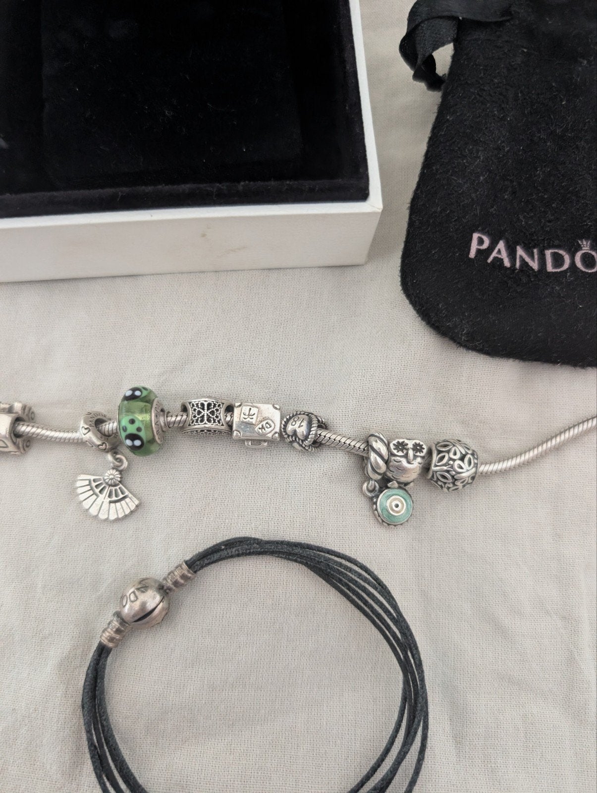 Pandora Armbanden Set: Zilver & Leder met 10 Bedels, Gebruikt, Zilver, Zilver, Met bedels of kralen