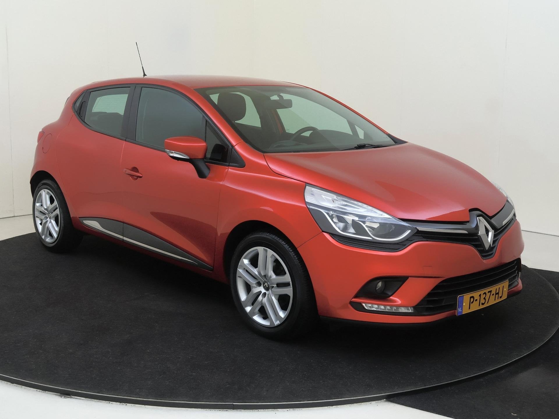 Renault Clio 0.9 TCe Zen | Navigatie | Parkeersensoren | Air, Auto's, Stof, Gebruikt, 49 €/maand, Handgeschakeld
