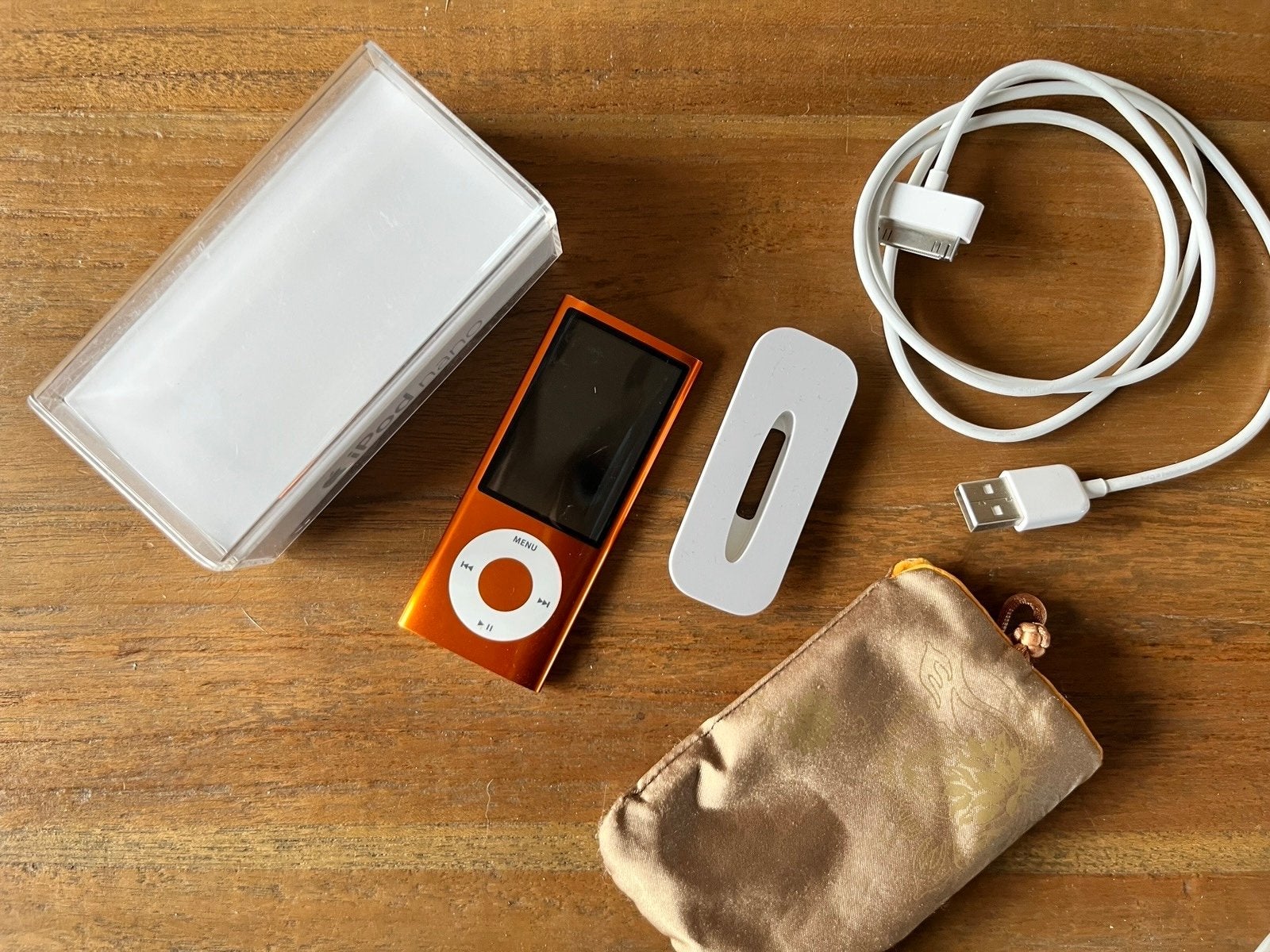 Apple iPod Nano 4e generatie oranje 8GB met accessoires, Gebruikt, Oranje, Ophalen of Verzenden, Nano