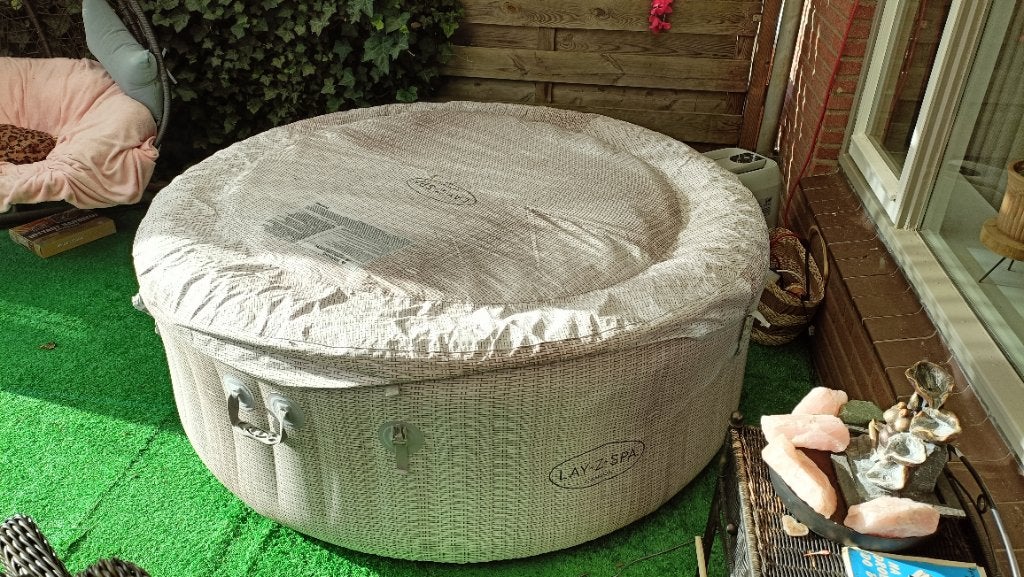 Lay-Z-Spa opblaasbare jacuzzi met afdekzeil, Tuin en Terras, Ophalen, Zo goed als nieuw, Afdekzeil, Opblaasbaar