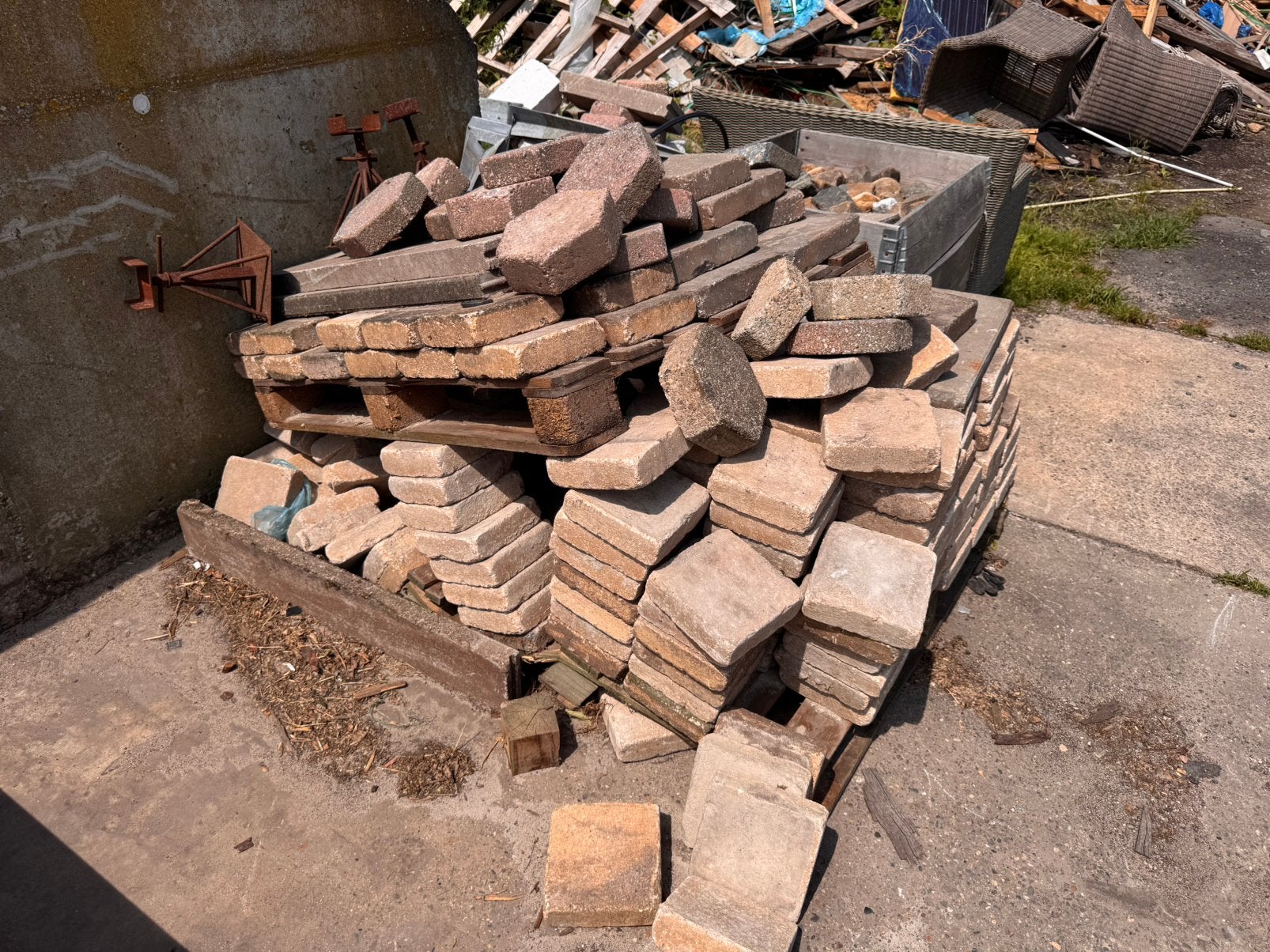 Gratis tegels/stenen!, Ophalen, Gebruikt, Beton, Terrastegels