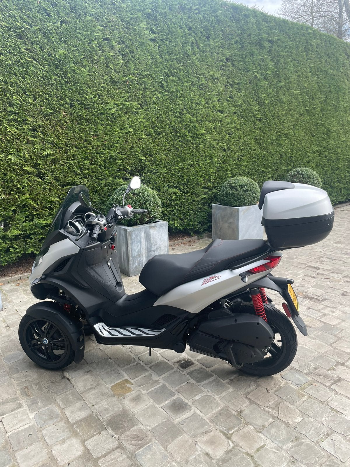 Piaggio MP3 300HPE sport zilvergrijs bouwjaar 2022, Motoren, Scooter, Nieuw, Particulier, Automaat