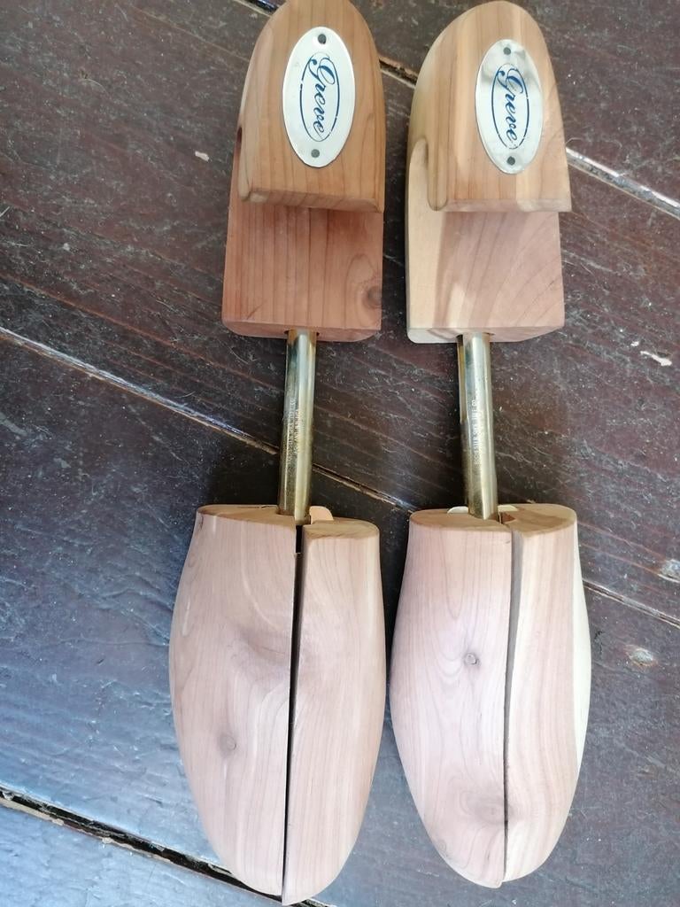 Greve cederhout schoenspanners, Ophalen