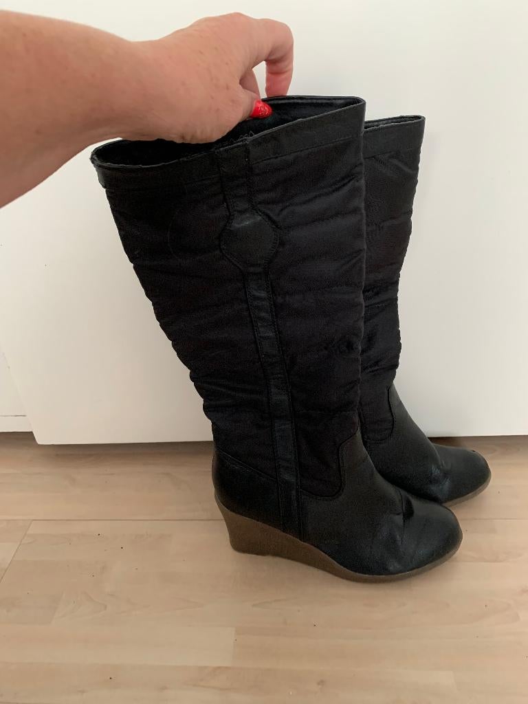 Dames zwarte laarzen met slee hak maat 39, Hoge laarzen, Zwart, Ophalen of Verzenden, Zo goed als nieuw