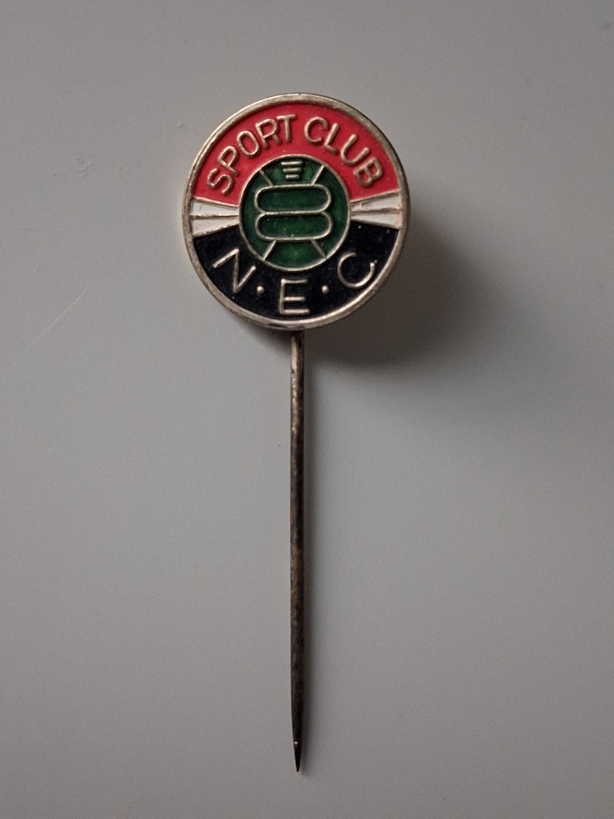 Vintage N.E.C. Sport Club Speldje - Voetbalclub Nijmegen, Ophalen of Verzenden, Gebruikt, Sport, Speldje of Pin