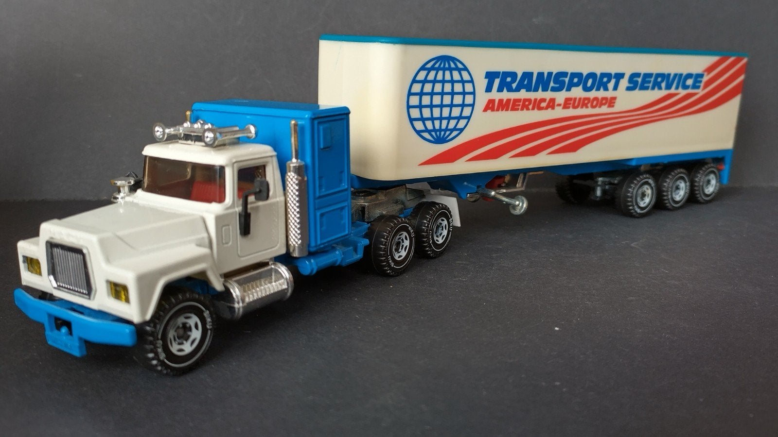 Mack transport service America Europe 1:55 Siku 3117 Pol, SIKU, Verzenden, Zo goed als nieuw, Bus of Vrachtwagen