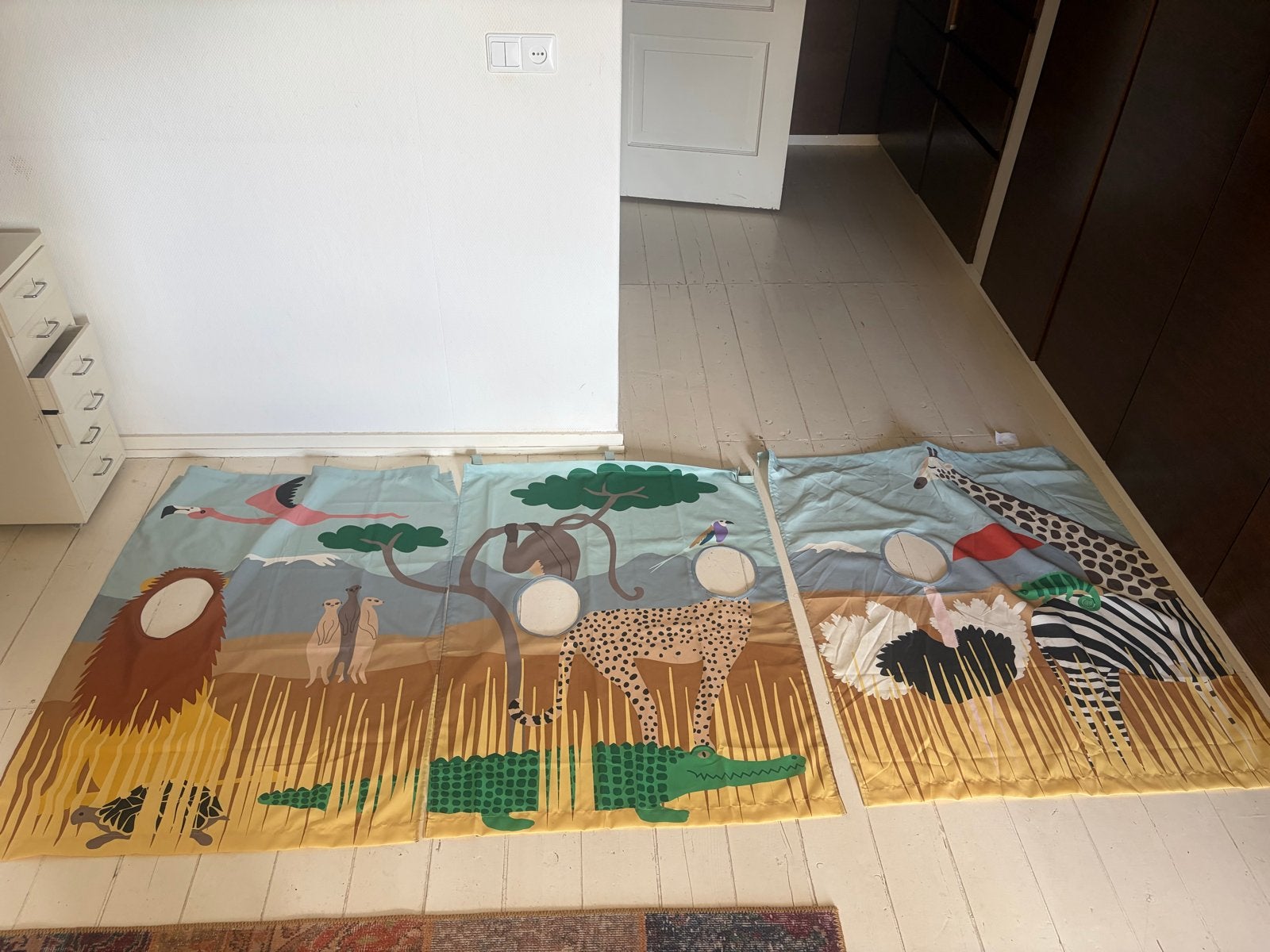 IKEA Kura bedgordijn - Savanne dieren, Kinderen en Baby's, Gebruikt, Gordijnen of Lamellen, Ophalen of Verzenden, Meerkleurig
