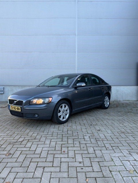 Volvo S40 1.6 D 2007 Grijs | Airco | Cruise | Trekhaak |, 1596 cc, Stof, Zwart, 4 cilinders