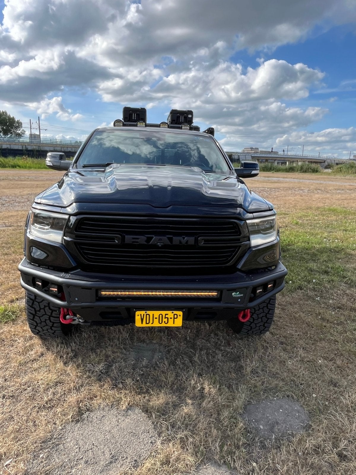 Foto 3 van Dodge RAM 1500 Laramie Night 2019 BDS Lift & Fox Overland