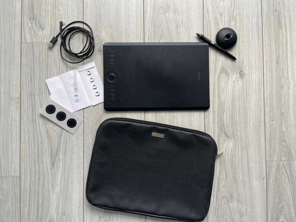 Wacom Intuos Pro tekentablet, Computers en Software, Tekentablets, Ophalen of Verzenden, Zo goed als nieuw