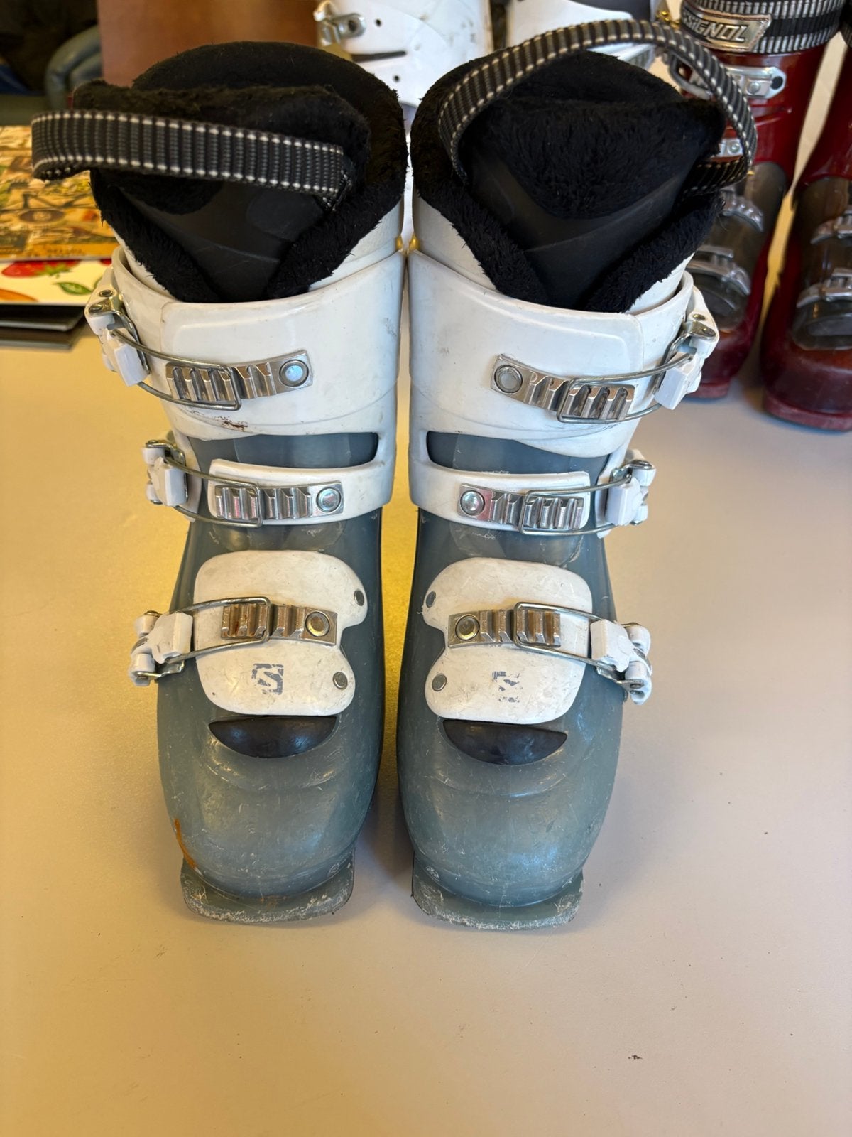 Salomon kinder skischoenen maat 23 (schoenmaat 36 - 36,5), Gebruikt, Schoenen, Skiën, Salomon