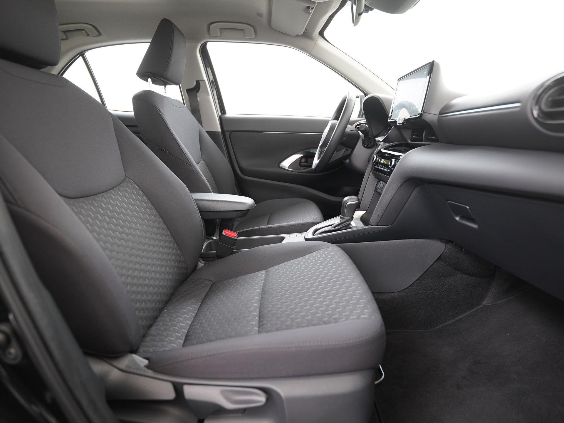 Toyota Yaris Cross 1.5 Hybrid 115 Business | Camera | Dodeho, Stof, Gebruikt, 116 pk, Zwart