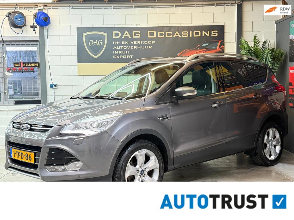 Ford Kuga 1.6 Titanium 4WD|AUTO|CAMERA|OPENDAK|LEER|TREKHAAK, Auto's, Gebruikt, Zwart, 4 cilinders, Leder
