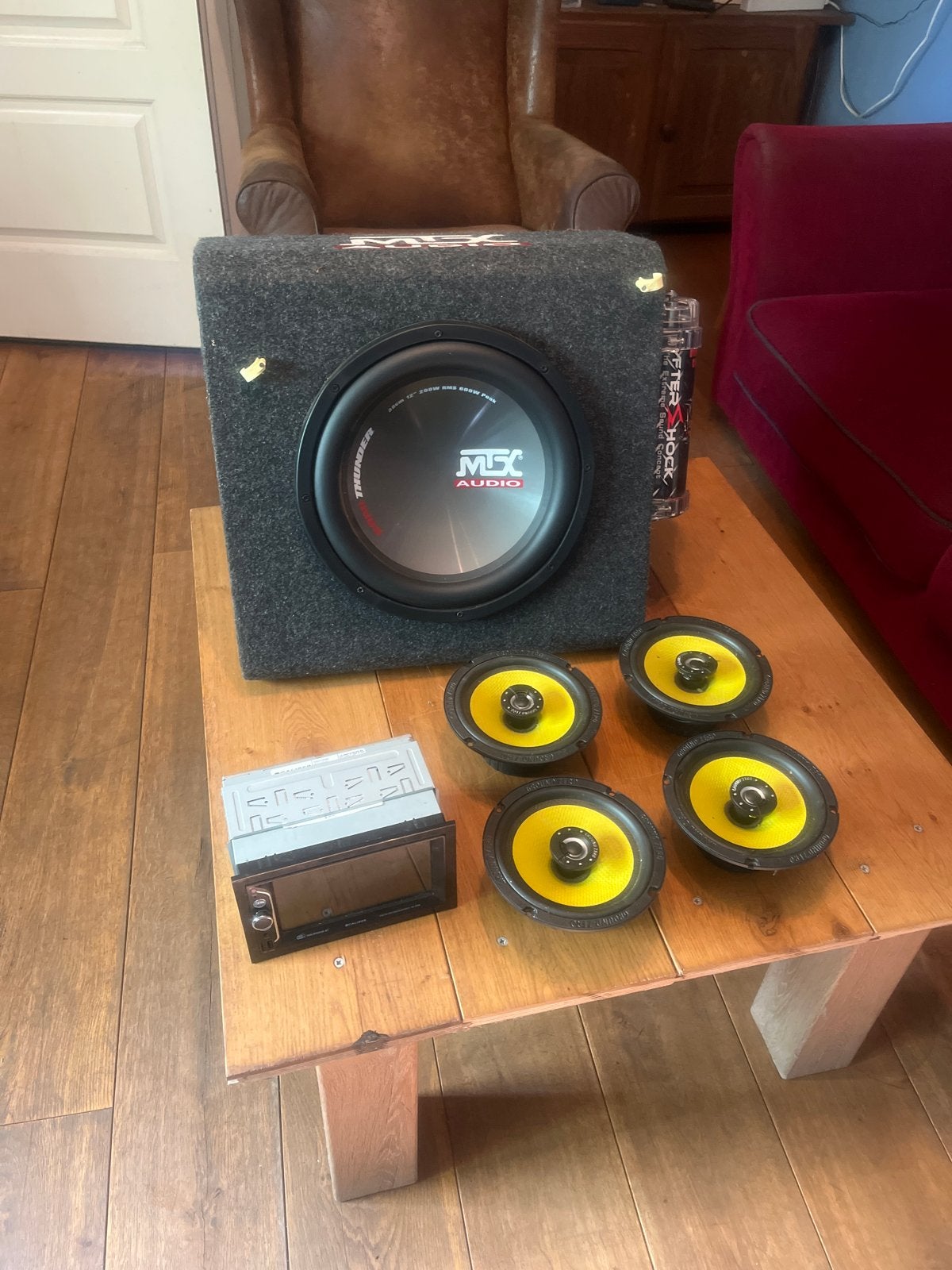 Complete Car Audio Set: Versterker, Subwoofer, Speakers, Rad, Ophalen, Gebruikt
