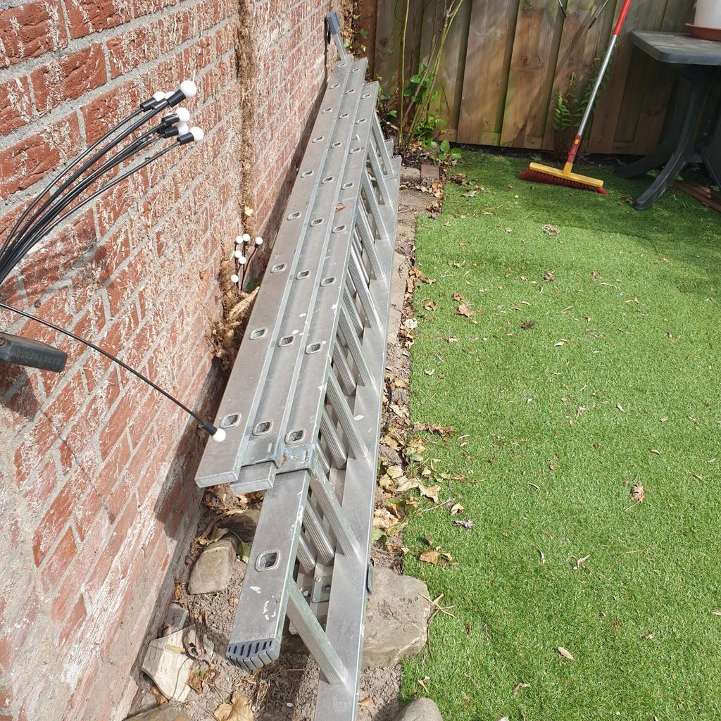 Drievoudige Professionele Ladder - Aluminium, Gebruikt, Ophalen of Verzenden, Ladder, Opvouwbaar of Inschuifbaar