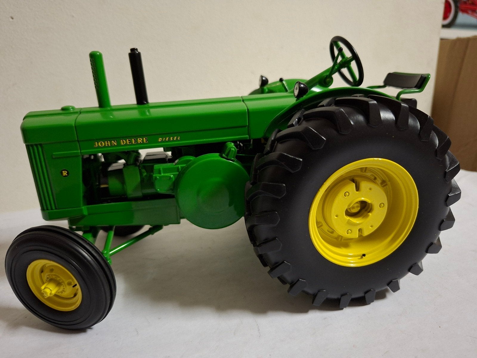 John Deere model R.  Ertl Key series nr. 8., Ophalen of Verzenden, Nieuw, Groter dan 1:32, Overige merken