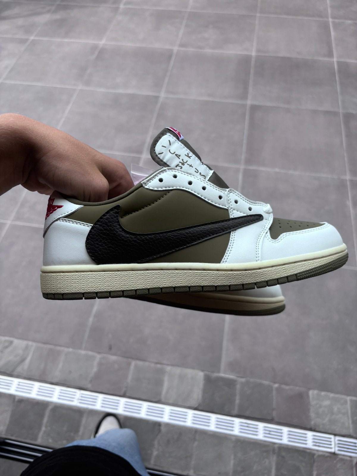 Travis scotts medium olive, Overige kleuren, Verzenden, Nieuw, Sneakers of Gympen