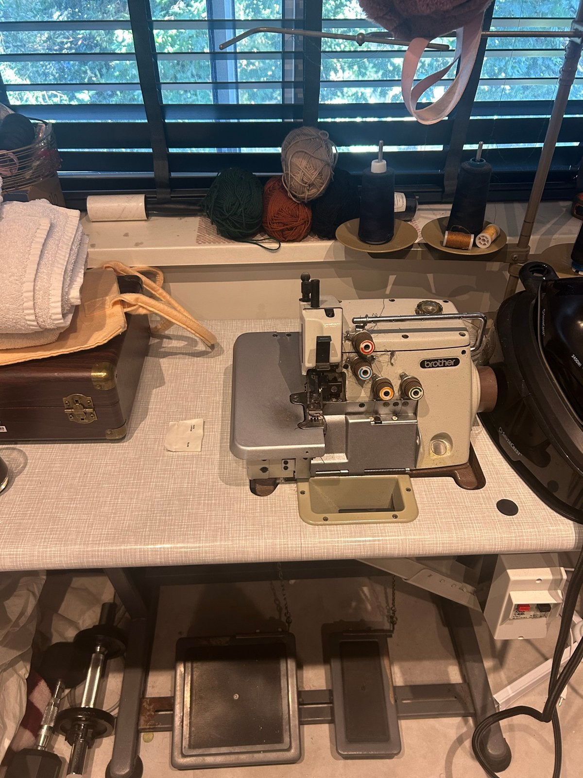 Professionele naaimachines: Brother lockmachine & Juki, Hobby en Vrije tijd, Gebruikt, Ophalen of Verzenden, Lockmachine, Industrieel