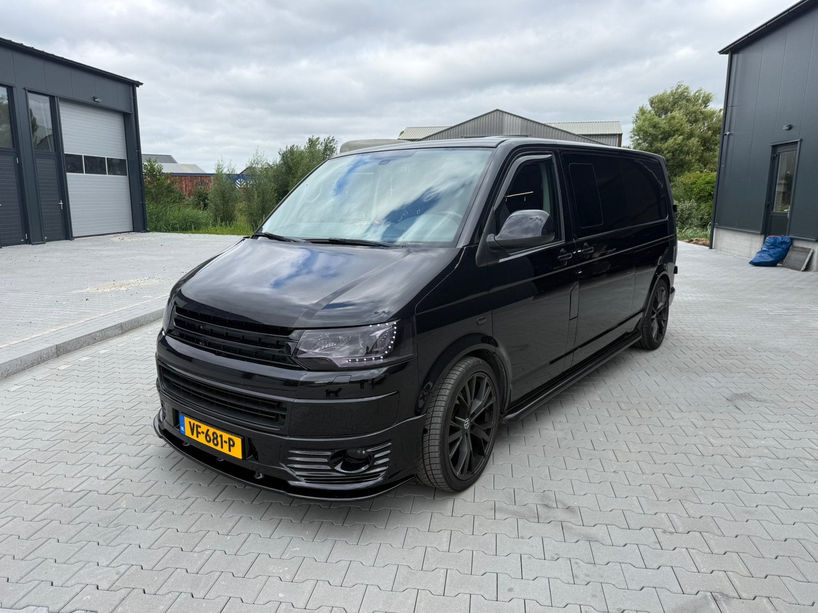 Volkswagen Transporter T5 GP 2.0 BiTDI 180PK DSG | DC, Euro 5, Zwart, 4 cilinders, 1905 kg