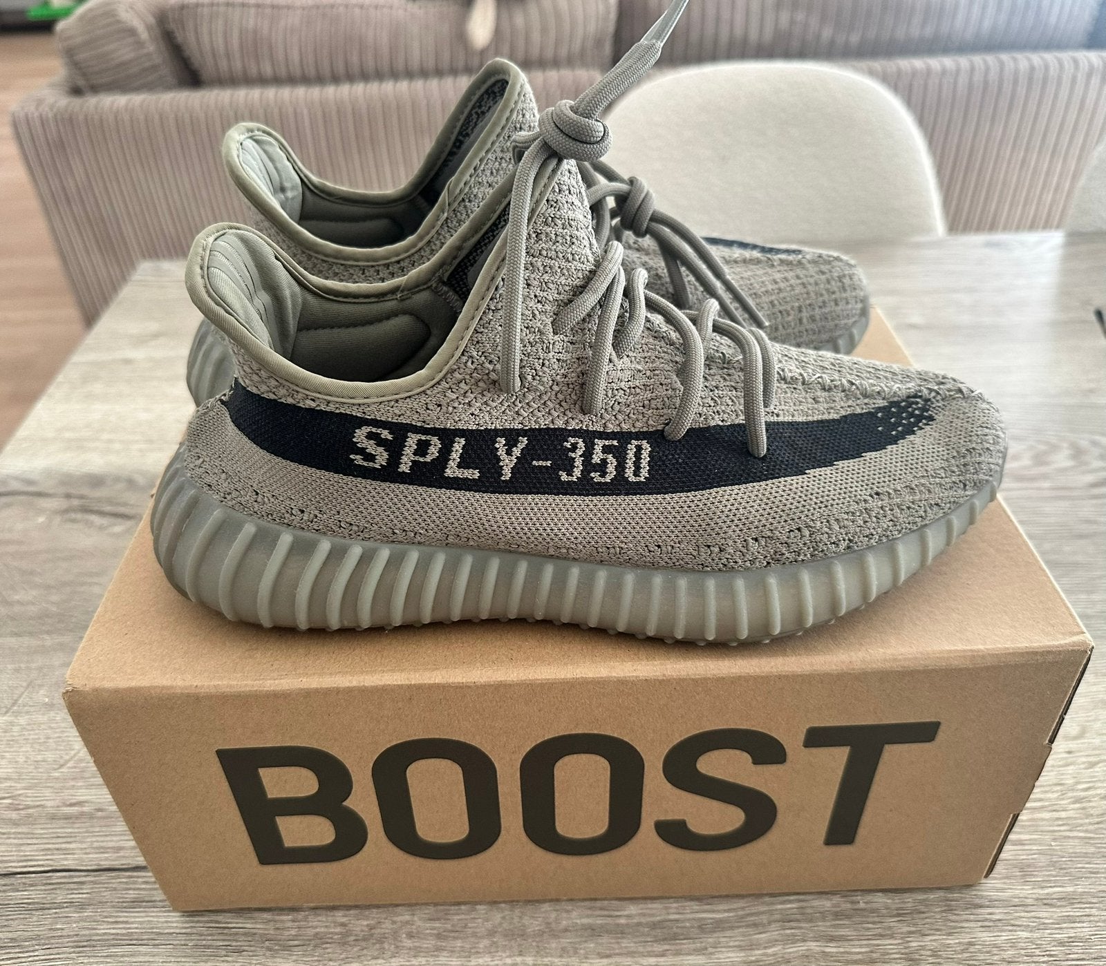 Adidas Yeezy boost 350 V2 maat 42, Ophalen of Verzenden, Zo goed als nieuw