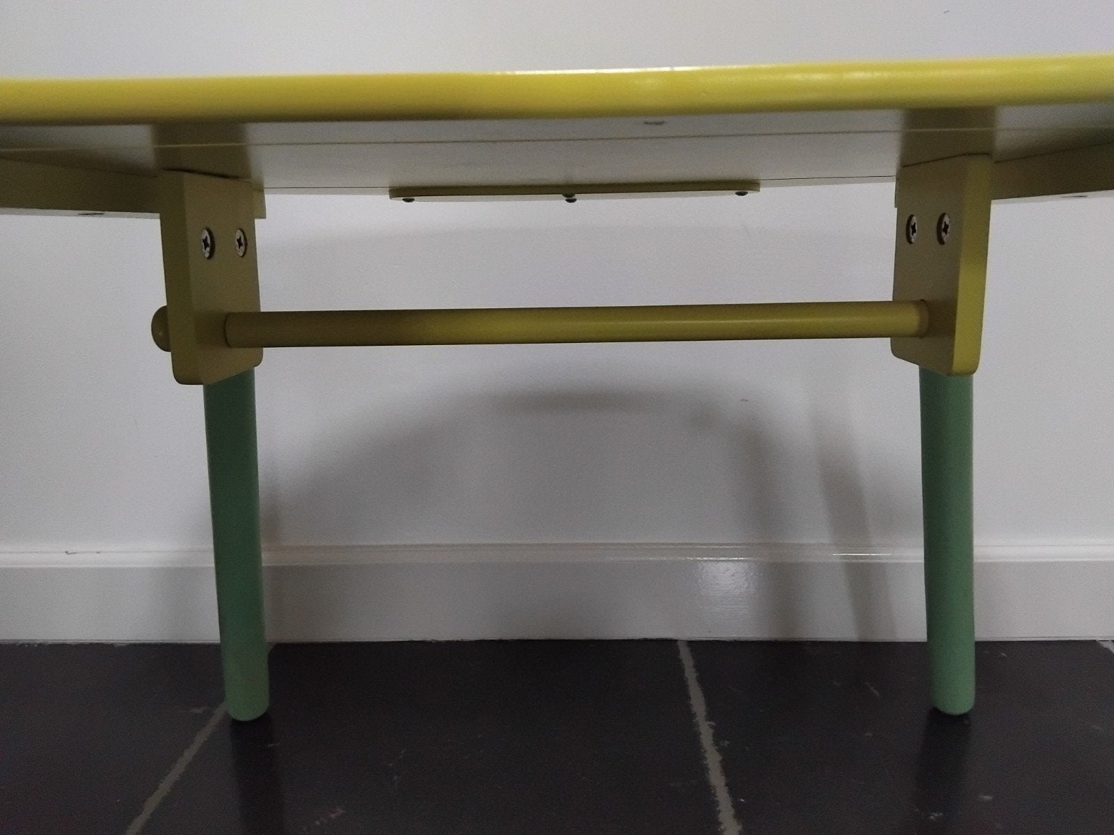 Vrolijke tekentafel - kindertafel met kruk - peuter kleuter, Ophalen, Gebruikt, Tafel(s)