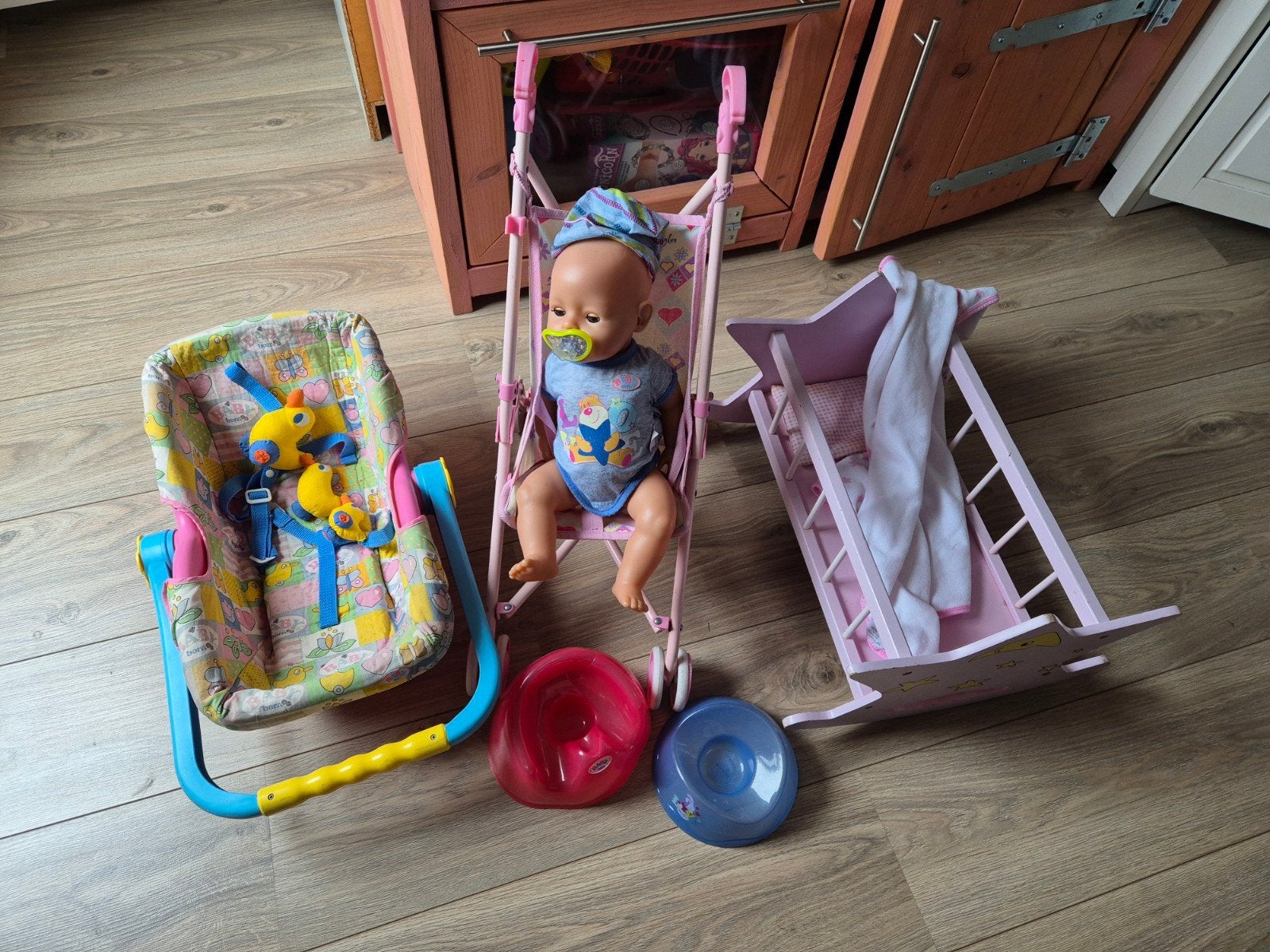 Baby Born speelset: pop, kinderwagen, wieg en autostoel, Kinderen en Baby's, Ophalen, Gebruikt, Babypop