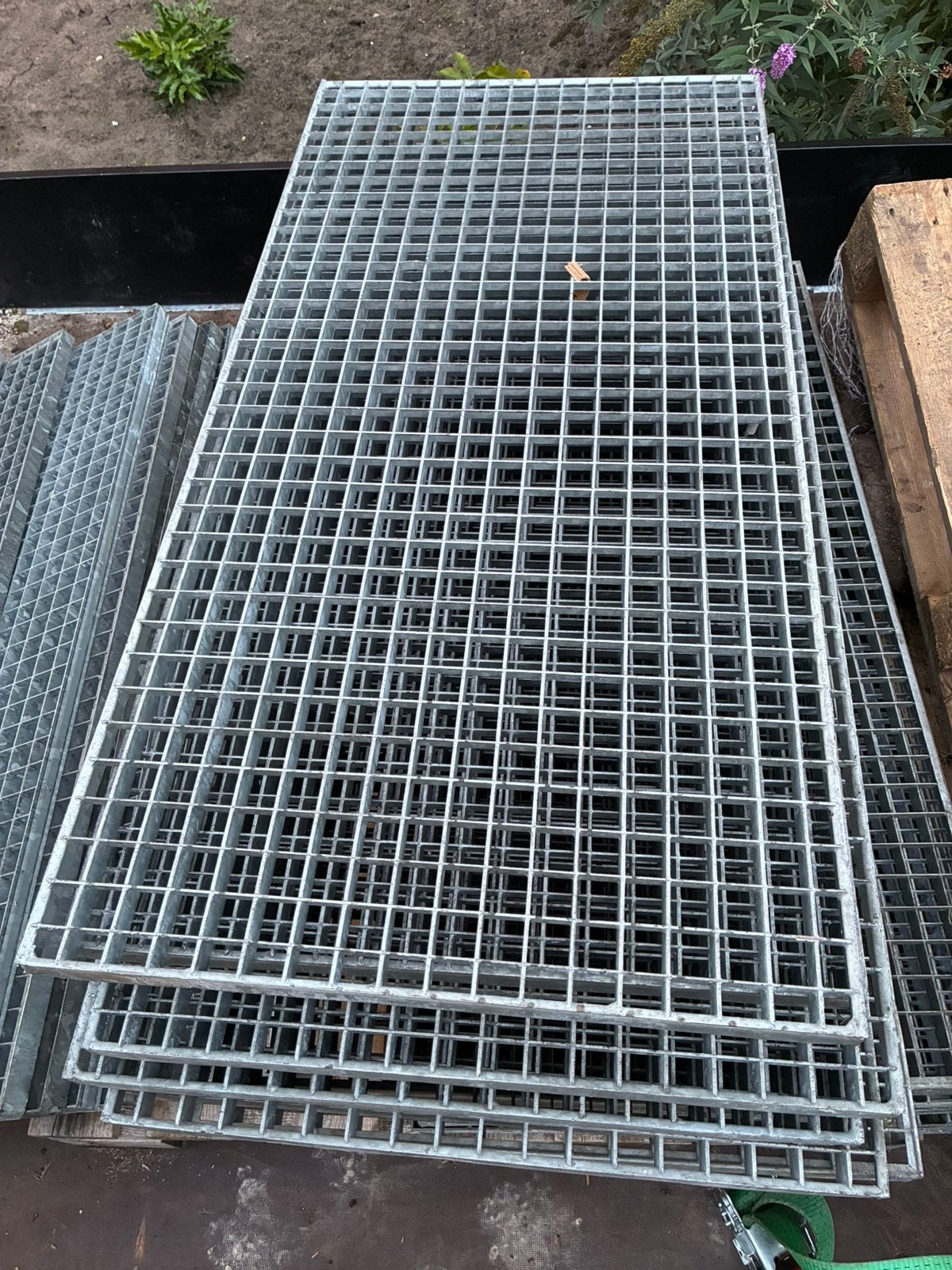 Vloerrooster verzinkt/gegalvaniseerd 120x60x3 cm, Doe-het-zelf en Verbouw, Ophalen, Zo goed als nieuw