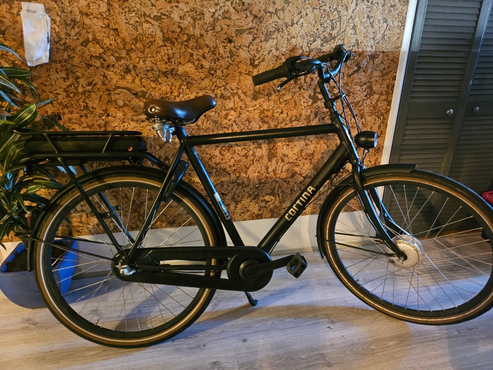 Elektrische herenfiets Cortina U1 MT 57 Matzwart transporter, Gebruikt, Versnellingen, 57 tot 61 cm, Ophalen