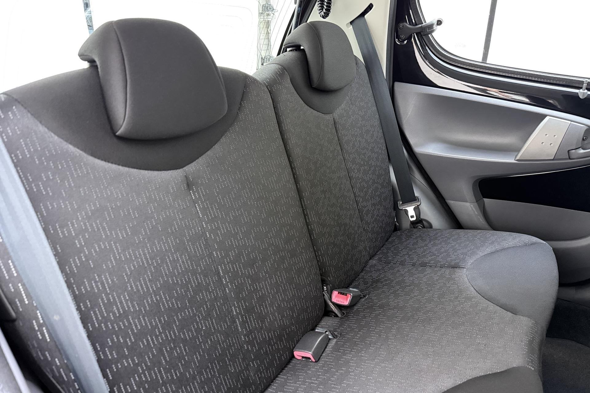 Peugeot 107 1.0-12V XS | Airco | Radio | Centrale deurvergre, Auto's, Peugeot, Voorwielaandrijving, Euro 5, Stof, Gebruikt