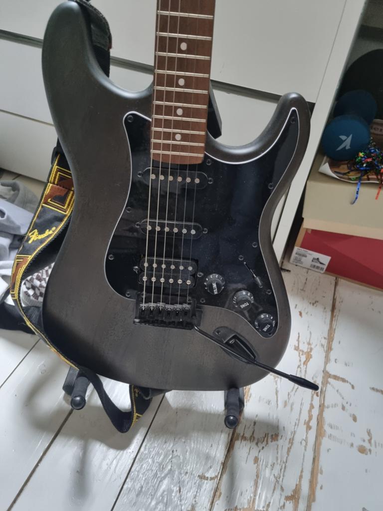 Fazley elektrische gitaar met versterker, Met versterker, Zo goed als nieuw, Solid body, Ophalen