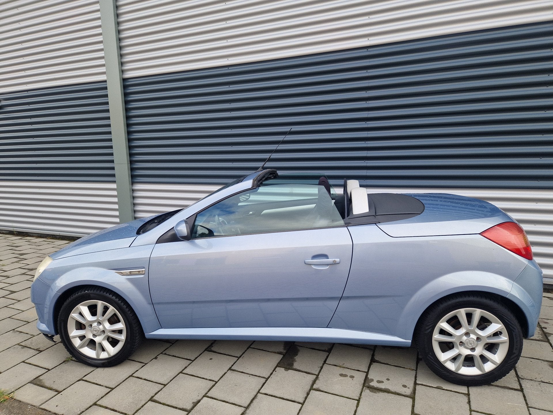 Opel Tigra TwinTop 1.4-16V Enjoy (bj 2005), Auto's, Opel, Voorwielaandrijving, Gebruikt, 4 cilinders, Cabriolet