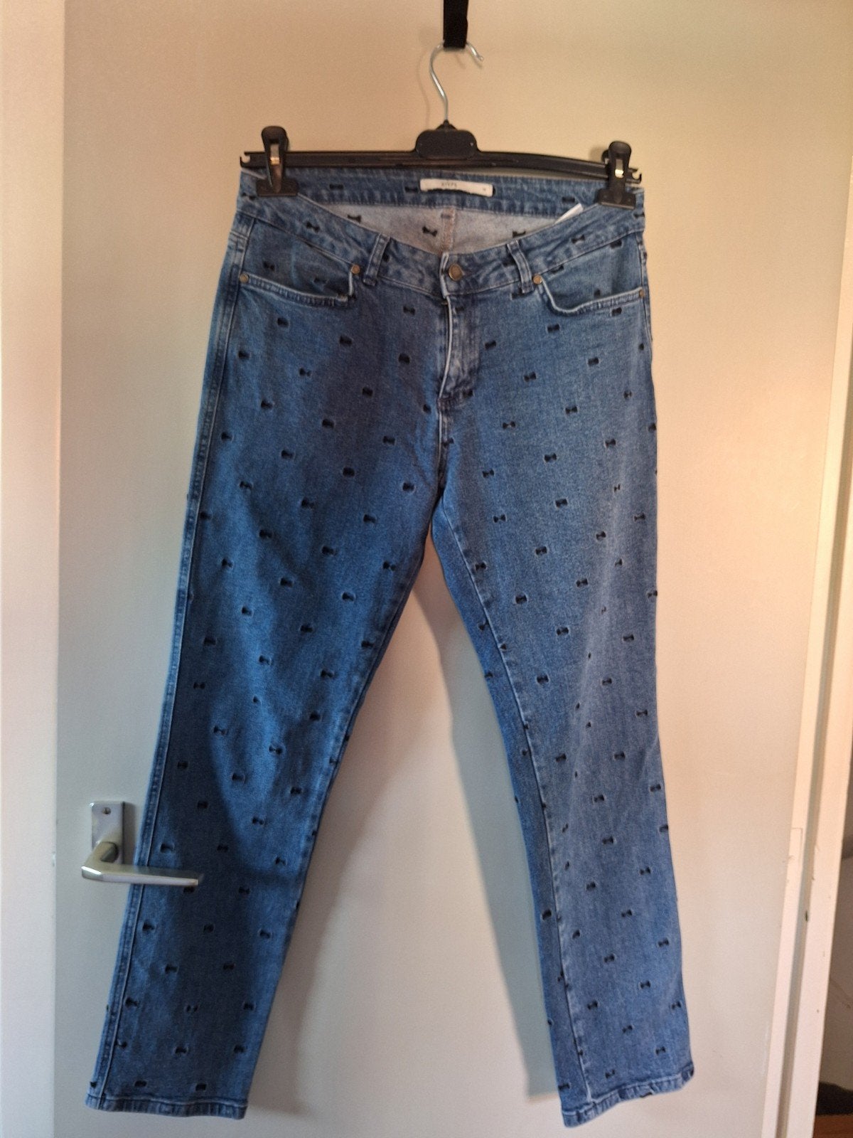 Leuke spijkerbroek maat 38 met strikjesprint, Blauw, Ophalen of Verzenden, W30 - W32 (confectie 38/40), Steps