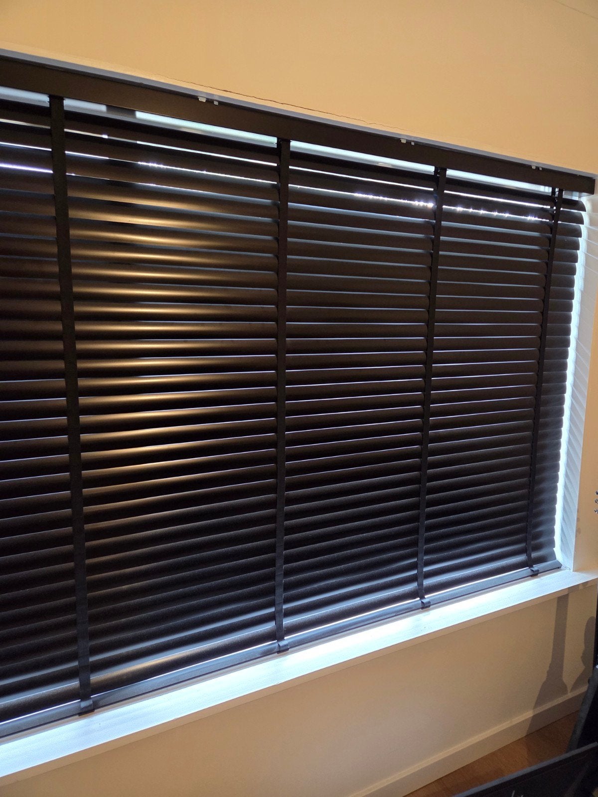 Zwarte luxaflex - 203,5 cm breed, 145 cm hoog, nieuw in doos, Ophalen, Jaloezie, Verduisterend, Zwart